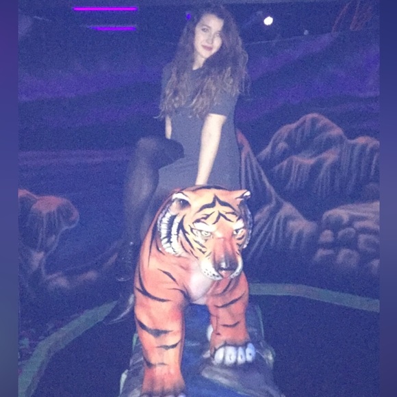 Forever 21 Dresses & Skirts - Grey, short, flowing dress- GREAT condition